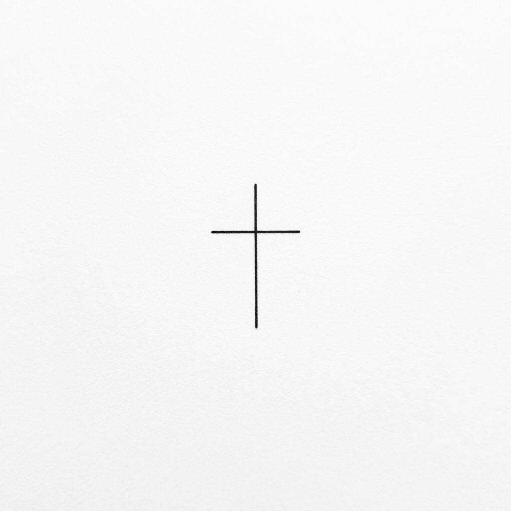 finger-tattoo spirituelles kreuz