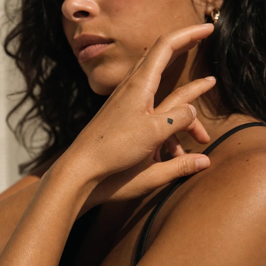kleines tattoo-Tattoo-Idee, Foto auf Haut