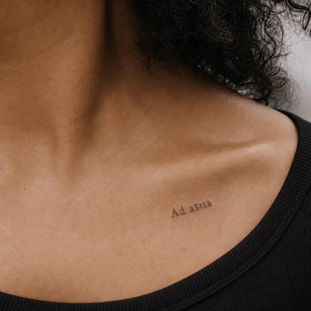 schriftzug-tattoo zarter fineline-schriftzug, Foto auf echter Haut